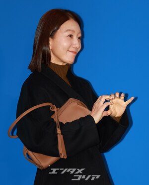 【フォト】キム・ヒエ、黒のベルト付きコート・コーデが上品