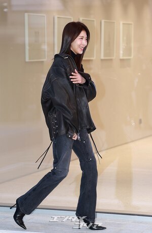 【フォト】レザージャケット姿がまぶしいハ・ジウォン