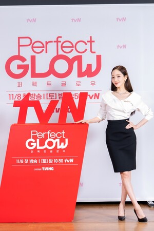 【フォト】頭からつま先まで美しいパク・ミニョン、知的な雰囲気