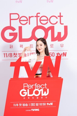 【フォト】頭からつま先まで美しいパク・ミニョン、知的な雰囲気