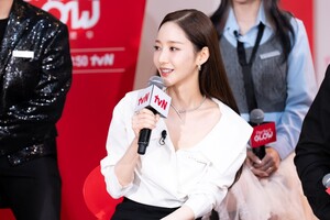 【フォト】頭からつま先まで美しいパク・ミニョン、知的な雰囲気