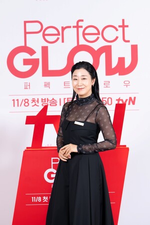 【フォト】ビューティーショップ代表になったラ・ミラン、黒いロングワンピ姿が魅惑的