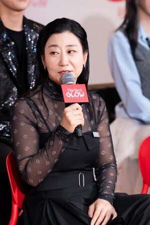 【フォト】ビューティーショップ代表になったラ・ミラン、黒いロングワンピ姿が魅惑的