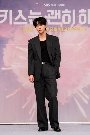 【フォト】キム・ムジュン×ウ・ダビ、シングルファーザーと財閥の娘