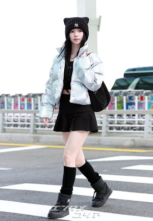 【フォト】aespaカリナ　超ミニスカで「キュートな黒猫」に