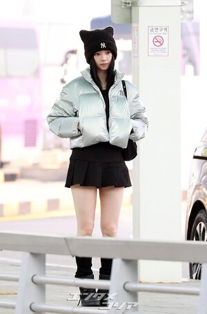 【フォト】aespaカリナ　超ミニスカで「キュートな黒猫」に