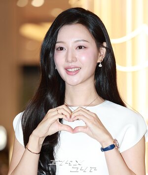 【フォト】キム・ジウォン、近くで見るとますます輝く美しさ