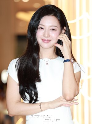 【フォト】キム・ジウォン、近くで見るとますます輝く美しさ