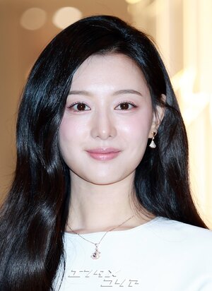 【フォト】キム・ジウォン、近くで見るとますます輝く美しさ