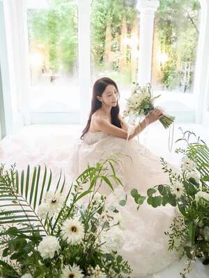 【フォト】41歳ウォン・ジンソ、上品なウエディングドレス姿