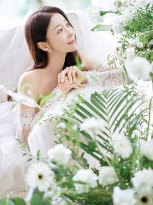 【フォト】41歳ウォン・ジンソ、上品なウエディングドレス姿