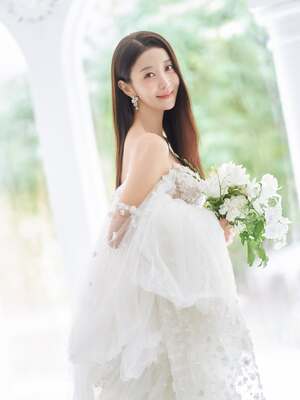 【フォト】41歳ウォン・ジンソ、上品なウエディングドレス姿