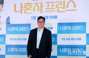 【フォト】キム・ソンフン監督＆イ・グァンス「『ひとりぼっちのプリンス』見てね」