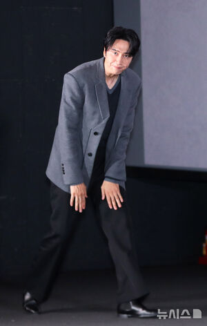 【フォト】キム・ソンフン監督＆イ・グァンス「『ひとりぼっちのプリンス』見てね」