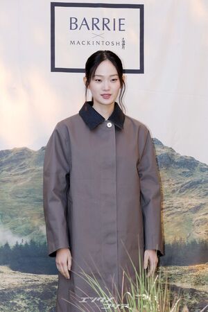 【フォト】トップモデルのオーラ放つシン・ヒョンジ