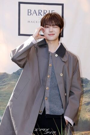 【フォト】&TEAMのEJ、キュートにウインク