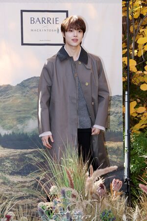 【フォト】&TEAMのEJ、キュートにウインク