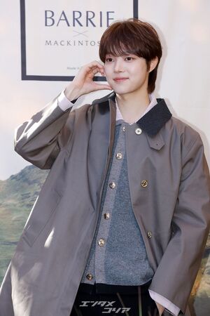 【フォト】&TEAMのEJ、キュートにウインク