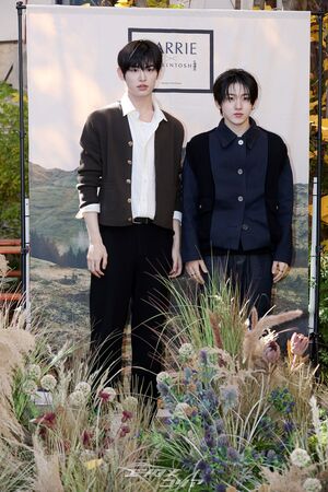 【フォト】KickFlipゲフン＆ミンジェ、仲良くハートのポーズ