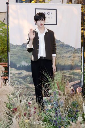 【フォト】KickFlipゲフン＆ミンジェ、仲良くハートのポーズ