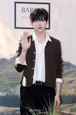 【フォト】KickFlipゲフン＆ミンジェ、仲良くハートのポーズ