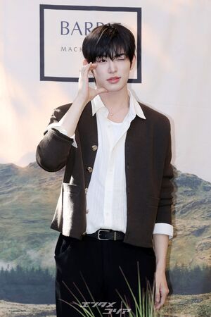 【フォト】KickFlipゲフン＆ミンジェ、仲良くハートのポーズ