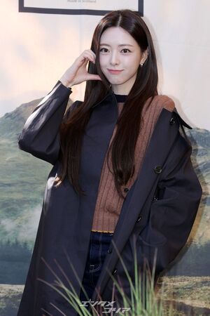 【フォト】秋コーデが愛らしいITZY、「BARRIE×MACKINTOSH」コラボイベントに出席