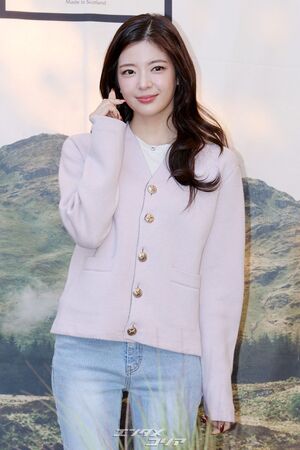 【フォト】秋コーデが愛らしいITZY、「BARRIE×MACKINTOSH」コラボイベントに出席