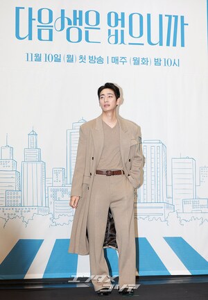 【フォト】ユン・バク＆キム・ヒソン、2人でキュートにハートのポーズ