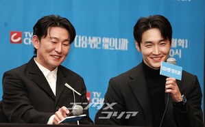 【フォト】『次の人生はないから』のキャストたち、そろって「ファイト！」