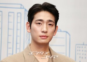 【フォト】『次の人生はないから』のキャストたち、そろって「ファイト！」