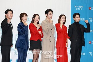 【フォト】『次の人生はないから』のキャストたち、そろって「ファイト！」