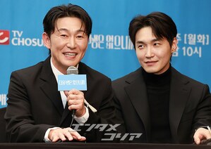 【フォト】『次の人生はないから』のキャストたち、そろって「ファイト！」