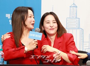 【フォト】『次の人生はないから』のキャストたち、そろって「ファイト！」