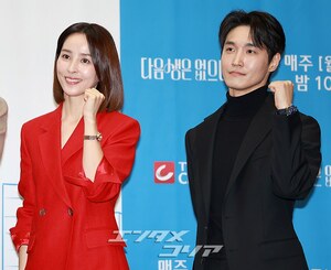 【フォト】『次の人生はないから』のキャストたち、そろって「ファイト！」