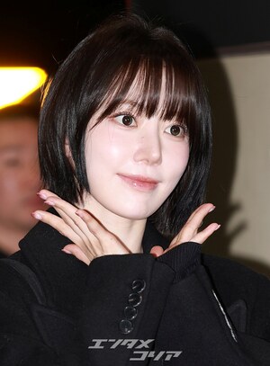 【フォト】LE SSERAFIMサクラ「ツヤ肌×オール黒コーデ」で東京へ出発