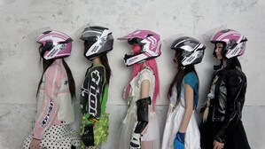 【フォト】ILLIT、ワイルドな雰囲気にイメチェン？　それでもキュート