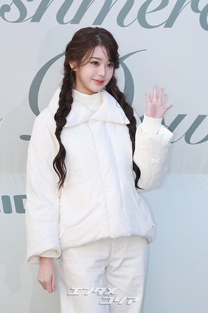 【フォト】IVEウォニョン「冬の少女」に変身