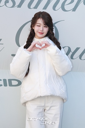 【フォト】IVEウォニョン「冬の少女」に変身