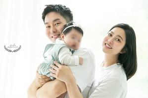 クァク・ジョンウク&パク・セヨンの娘の写真公開 「200日が近づいている」