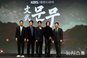 【フォト】イ・ヒョヌク＆チャン・ヒョク＆キム・ガンウ主演の大河ドラマ『文武』制作報告会