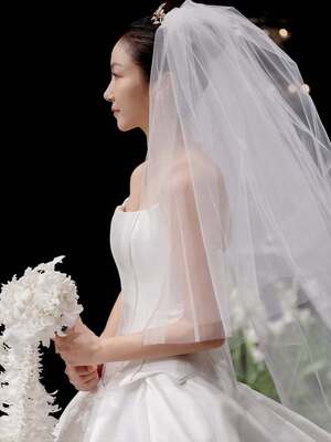 【フォト】キム・オクビン、神秘的な花に囲まれ結婚式…上品なデザインのドレス姿