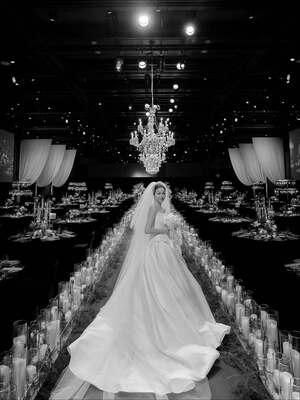 【フォト】キム・オクビン、神秘的な花に囲まれ結婚式…上品なデザインのドレス姿