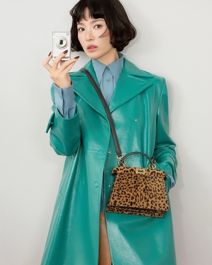 【フォト】ソン・ヘギョ、愛らしいショートボブ＆シックなロングヘア…カラフルな「FENDI」グラビア