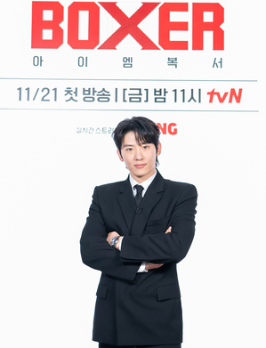 【フォト】DEX、格好よくボクシングのポーズ