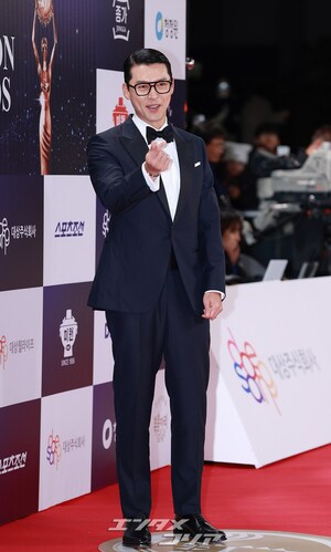 【フォト】ヒョンビン　ポマードヘア＋セクシー・タキシード姿＝青龍映画賞授賞式