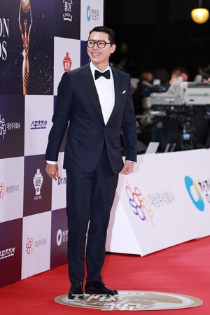 【フォト】ヒョンビン　ポマードヘア＋セクシー・タキシード姿＝青龍映画賞授賞式