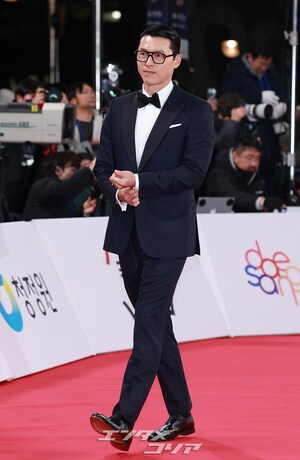 【フォト】ヒョンビン　ポマードヘア＋セクシー・タキシード姿＝青龍映画賞授賞式