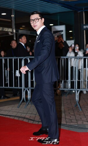 【フォト】ヒョンビン　ポマードヘア＋セクシー・タキシード姿＝青龍映画賞授賞式