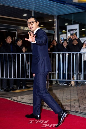 【フォト】ヒョンビン　ポマードヘア＋セクシー・タキシード姿＝青龍映画賞授賞式